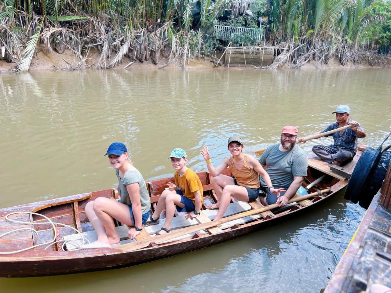 Hide Away Bungalows In Ben Tre City Экстерьер фото